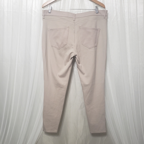 Yummie NWT Sz XL Dena Skimmer Ponte Pant Taupe - Picture 4 of 12